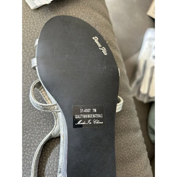 Easy Street Shiny Silver Faux Leather Crossover Wedge Sandals 7 M NEW - Picture 5 of 5